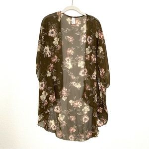 Minimi Olive Green Floral Shawl Kimono